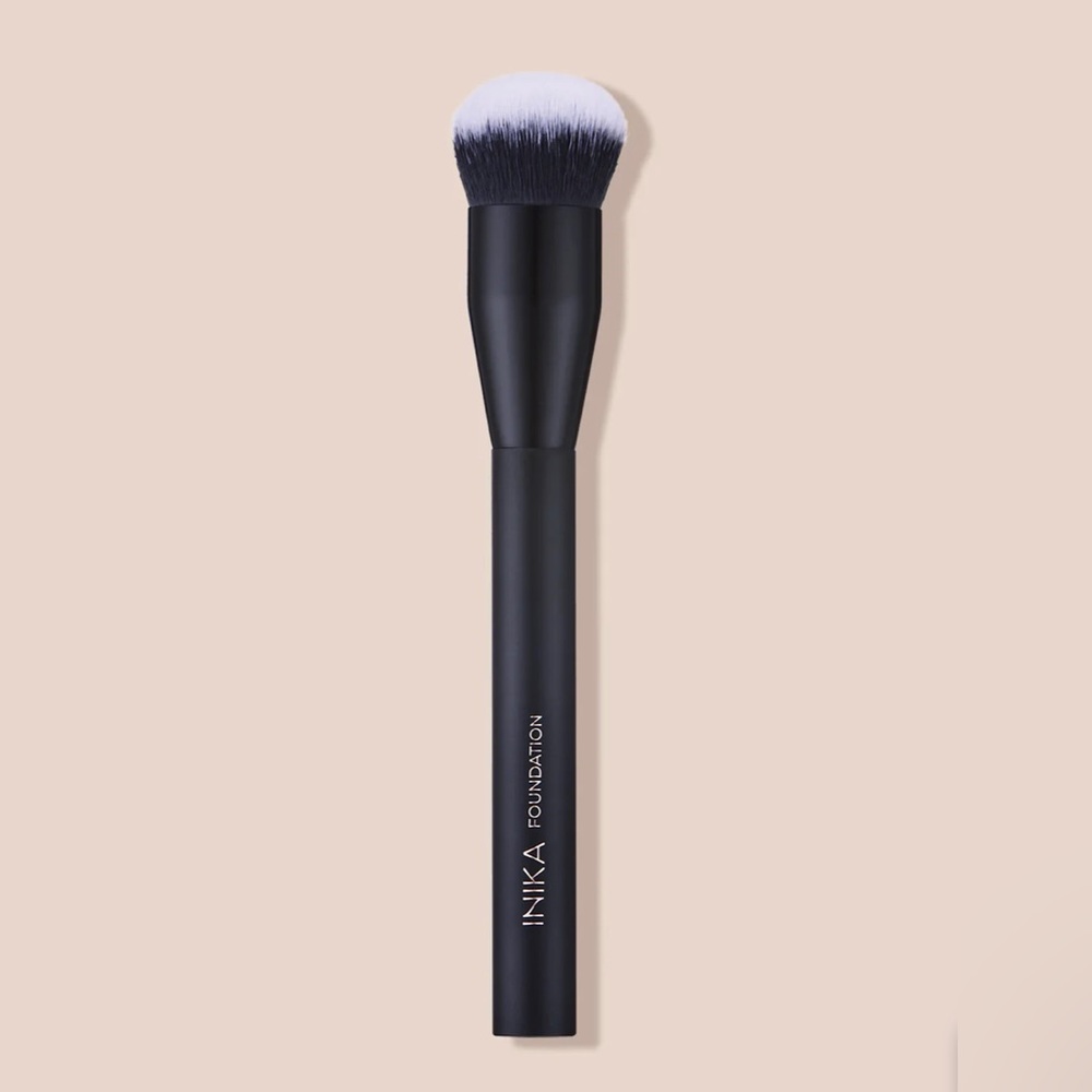 INIKA organic face foundation brush. Liquid/powder